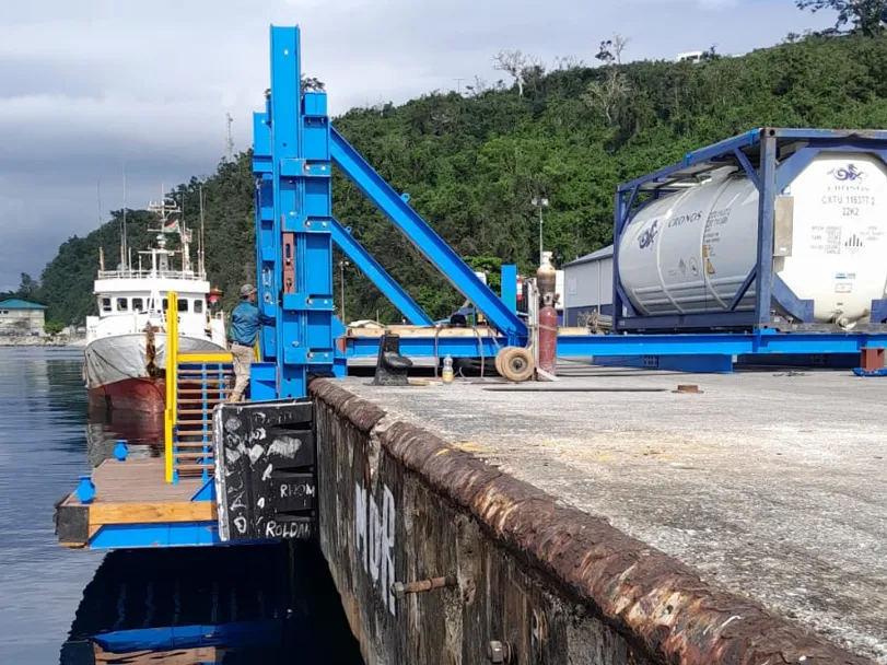 Bespoke movable platform deployed on a wharf in Vanuatu